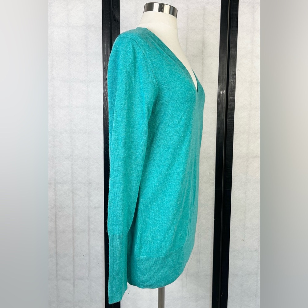 J. Crew Italian cashmere Turquoise V-Neck Women's Sweater M - Picture 3 of 7